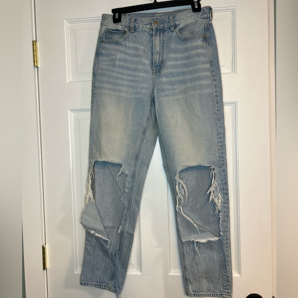 American Eagle Distressed Mom Jean